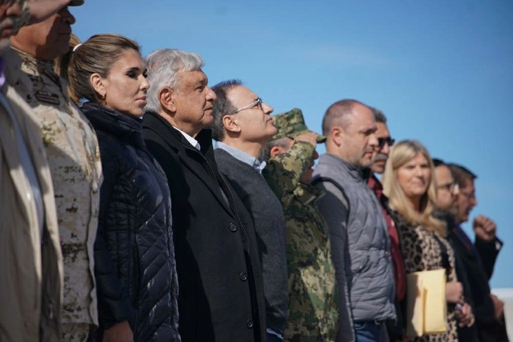 El presidente Andrés Manuel López Obrador se reunió con integrantes de la familia LeBarón en Bavispe, Sonora. Foto Cuartoscuro