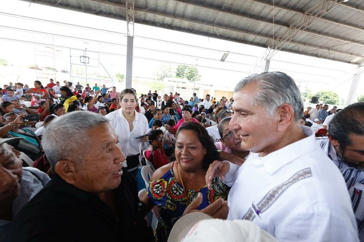 Adán Augusto López, aspirante a Coordinador de los Comités de Defensa de la 4T, durante su gira en Escárcega, Campeche, el 27 de julio de 2023. Foto tomada de Twitter @adan_augusto
