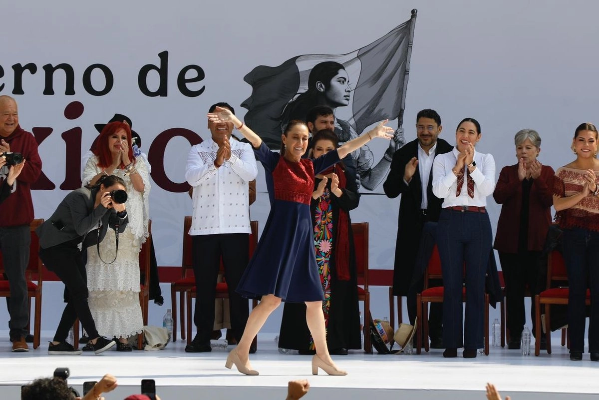 La presidenta Claudia Sheinbaum Pardo en el zócalo de la Ciudad de México, el 6 de diciembre de 2025. 