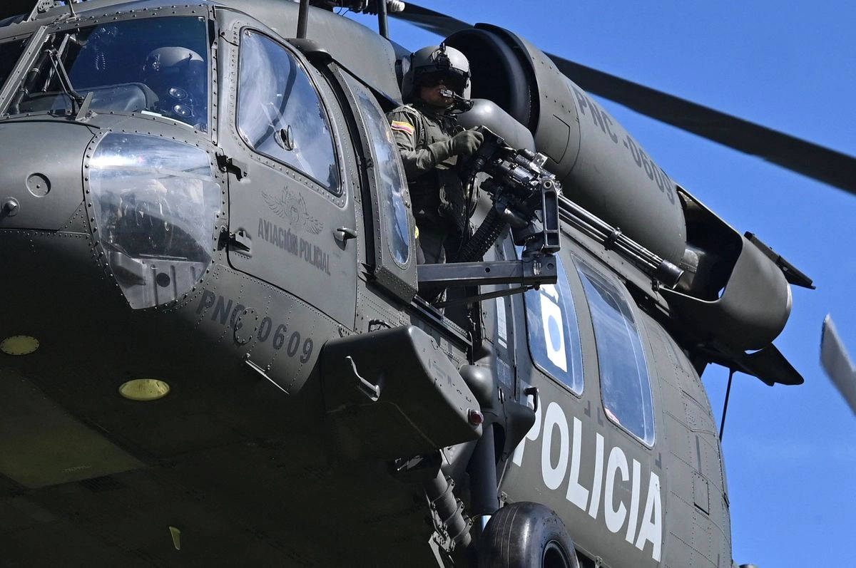 Un helicoptero llega a la región cocalera en el municipio de Villagarzón, departamento de Putumayo, Colombia, el 6 de septiembre de 2025.