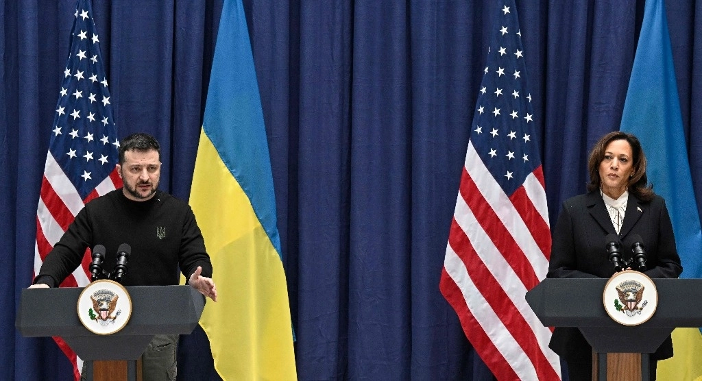 El presidente ucraniano, Volodymyr Zelensky (izq.), y la vicepresidenta estadounidense, Kamala Harris, dan una conferencia de prensa conjunta en la Conferencia de Seguridad de Munich (MSC), en Munich, sur de Alemania, el 17 de febrero de 2024. Foto Afp