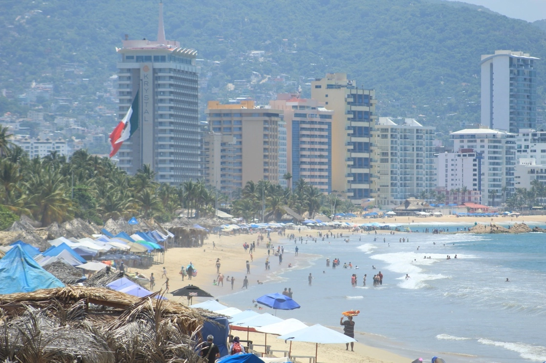 Panorámica de playa Hornos, en Acapulco, Guerrero. Foto Héctor Briseño