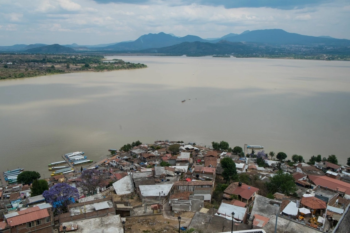 Vista desde la isla de Janitzio en Pátzcuaro, Michoacán, en imagen de archivo. Foto Cuartoscuro