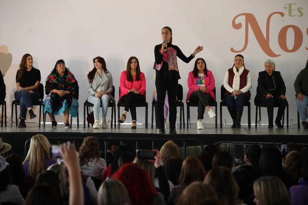 Claudia Sheinbaum, precandidata de la coalición de Morena, PT y PVEM, durante su participación en un encuentro de mujeres en el Parque Bicentenario de la alcaldía Azcapotzalco. Foto Yazmín Ortega Cortés.