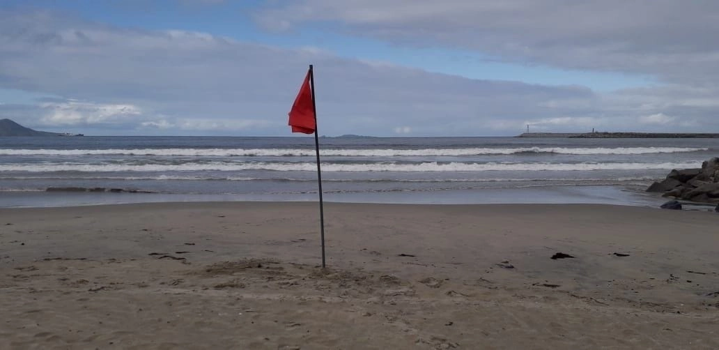 Una playa de Tijuana cerrada por la alta contaminación. Foto tomada de www.facebook.com/GobiernoDeEnsenada / Archivo