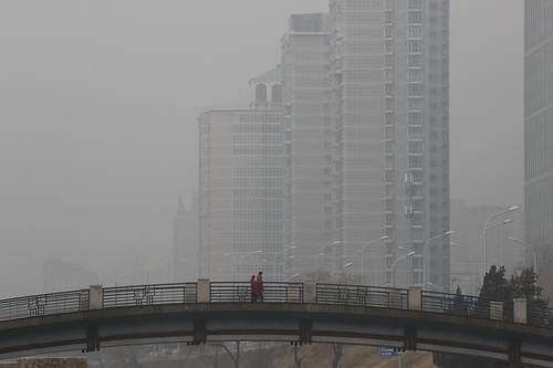 Contaminación en Pekín en imagen de archivo. Foto Ap
