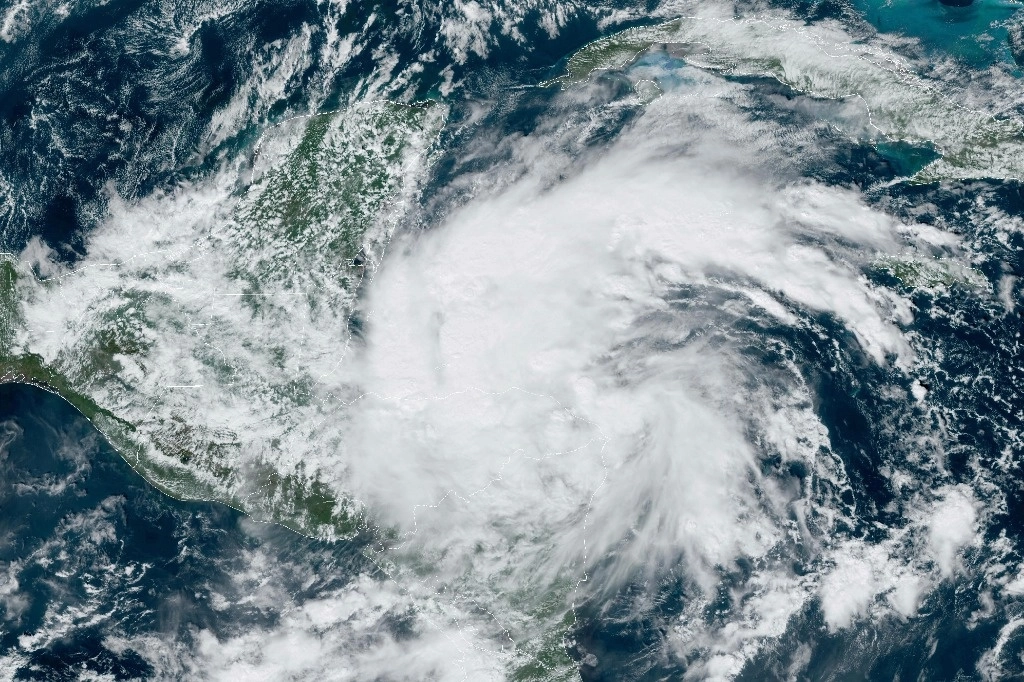 Vista satelital de la tormenta tropical "Sara". Foto Ap