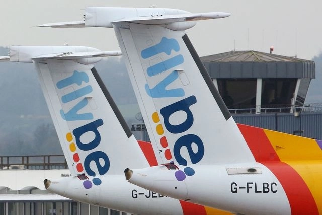 La aerolínea británica Flybe anunció el cierre de operaciones y la cancelación de todos sus vuelos. Foto Afp