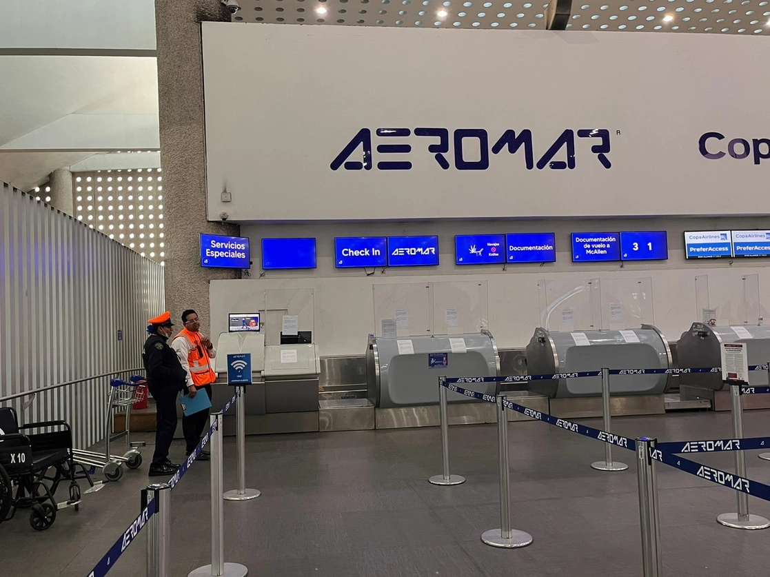Aeromar el cese de operaciones derivado de la Suspensión de Combustible y Servicios Aeroportuarios. En la imagen, el área de documentación de esta aerolínea en el AICM, el 15 de febrero de 2023. Foto Luis Castillo