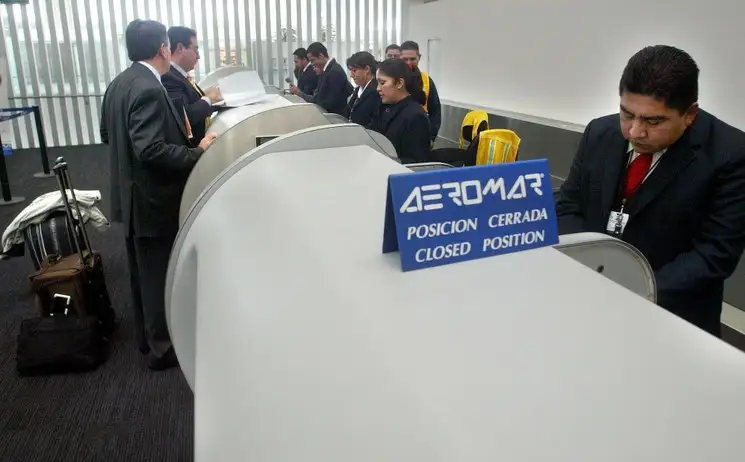 Aspecto de las bahías de la aerolínea Aeromar, en la Terminal 2, el 06 de Noviembre de 2007. LA JORNADA/ Marco Pelaez