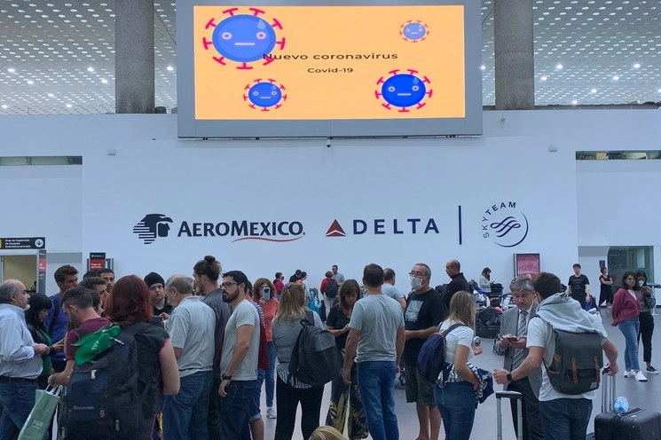 Aeroméxico dijo que se pueden hacer cambios de itinerario en las tiendas de viaje que están localizadas en varios puntos del país. Foto José Antonio López 