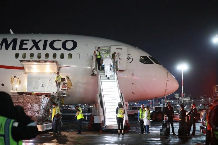 Llegada del avión de Aeroméxico al AICM del sexto grupo aéreo procedente de China con insumos médicos, el pasado 22 de mayo. Foto María Luisa Severiano