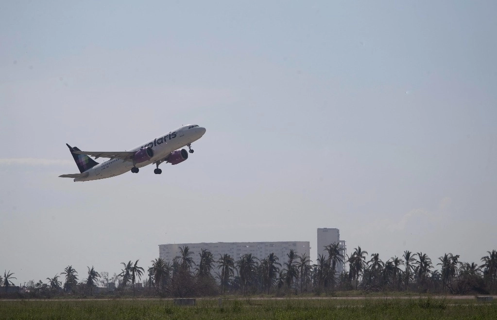 El Aeropuerto Internacional de Acapulcoconcluye este 13 de noviembre el puente humanitario instalado tras el paso del huracán ‘Otis’ por el puerto. Foto Alfredo Domínguez / Archivo