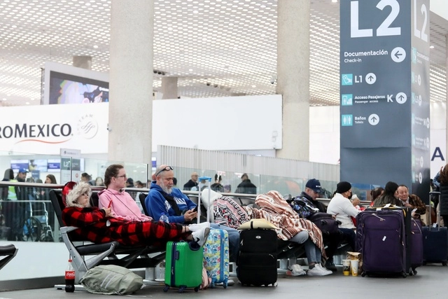 El operativo de captura del narcotraficante Ovidio Guzmán generó vuelos cancelados en varios aeropuertos del país. Foto Roberto García/Archivo