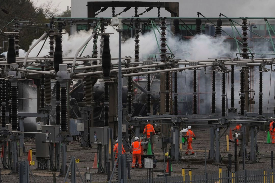 El aeropuerto británico de Heathrow fue cerrado después de que un incendio en una subestación cercana le cortó la electricidad, dejando varados a pasajeros de todo el mundo. Imagen del 21 de marzo de 2025. Foto 