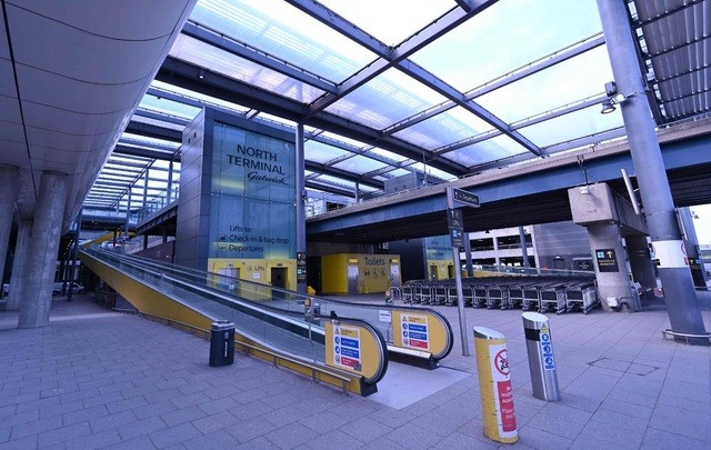 En imagen de marzo pasado, la Terminal Norte del aeropuerto de Gatwick, en Londres. Foto Afp