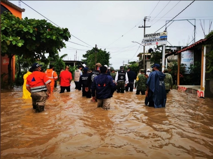 Elementos de emergencias de la Coordinación Nacional de Protección Civil, el Ejército y autoridades municipales en la Costa Grande, inspeccionan las zonas afectadas tras el paso de la tormenta tropical, el 27 de agosto de 2020. Foto Twitter @PC_Guerrero