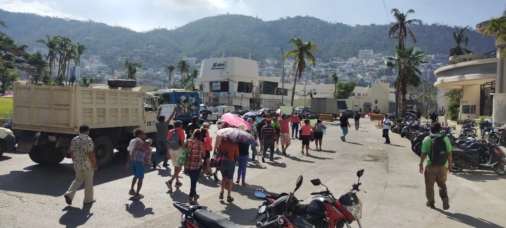 Habitantes de Acapulco afectados por el huracán 'Otis' aseguran que nunca recibieron apoyo de las autoridades. Foto La Jornada