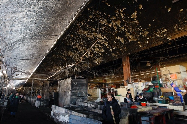El mercado de La Merced se incendió el pasado 24 de diciembre. Foto Roberto García/Archivo 