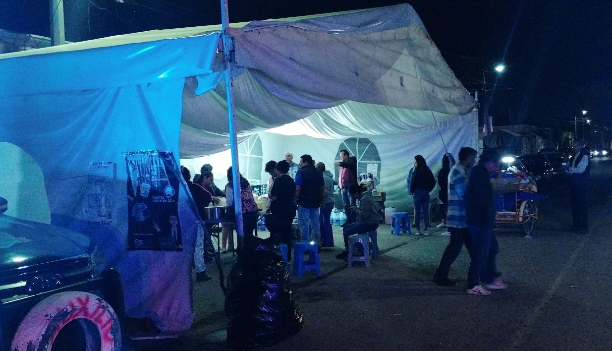 A lo largo del martes y la madrugada del miércoles, los vecinos procedieron a hacer la limpieza de sus casas, evaluar y cuantificar los daños que sufrieron. 