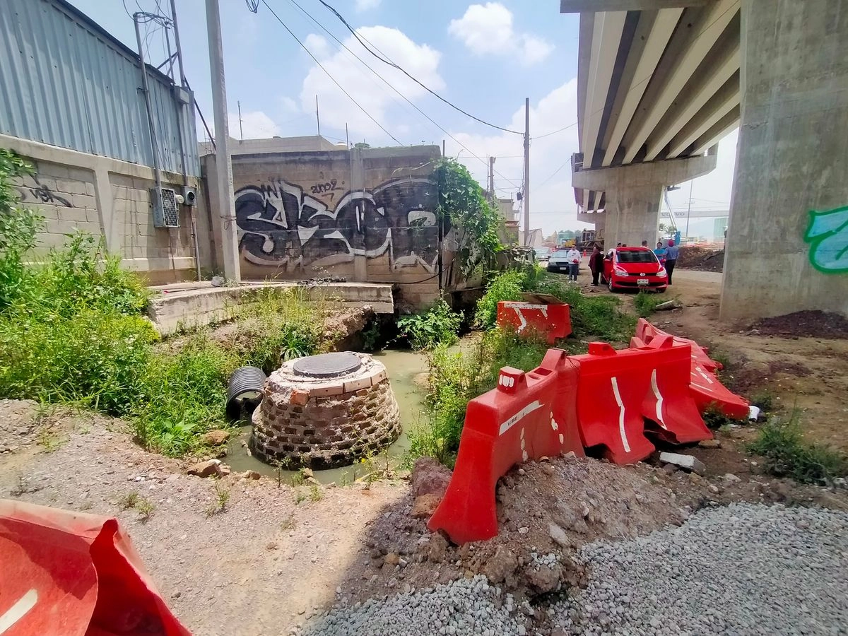 Al menos 150 casas resultaron con daños estructurales a partir de las obras que realizan para la ampliación del Tren Suburbano. Foto 