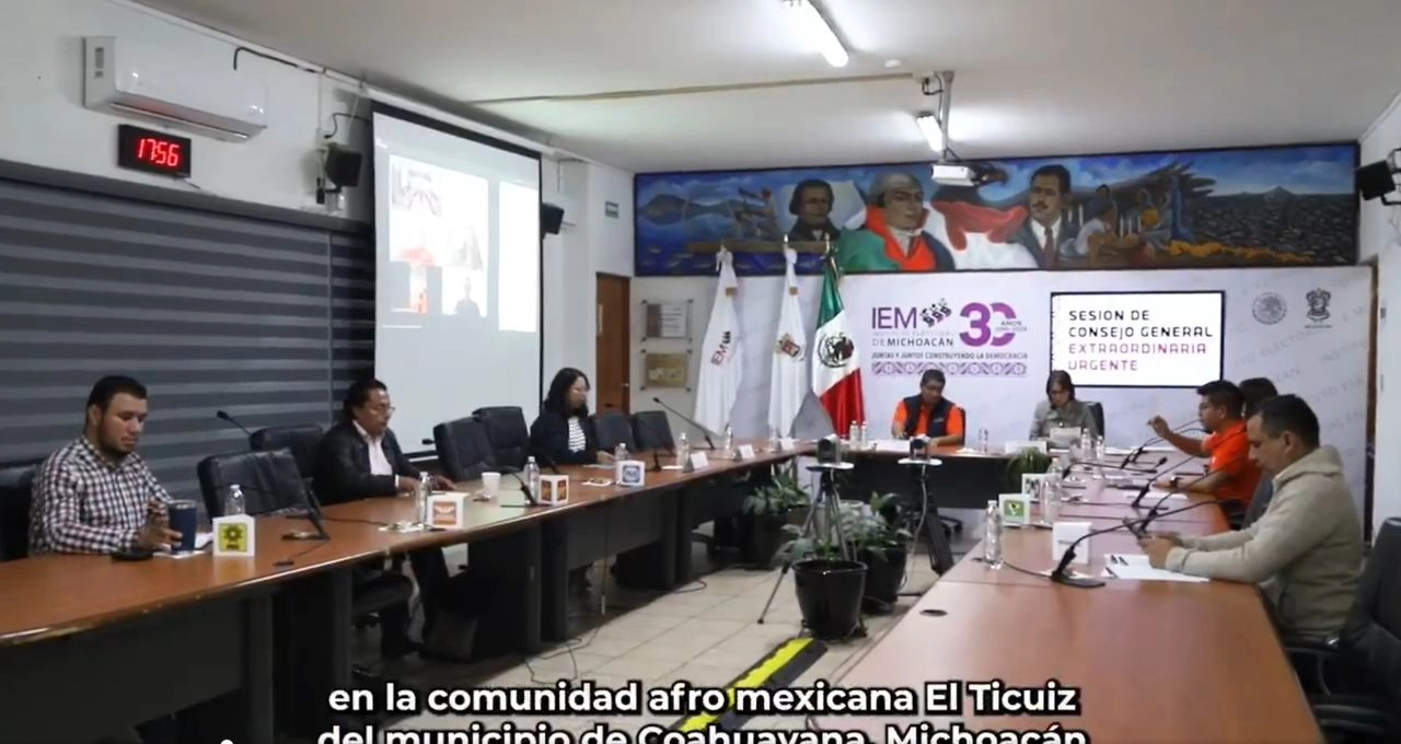 Sesión extraordinaria del IEM donde se votó la consulta para la comunidad de El Ticuiz, Michoacán. Foto