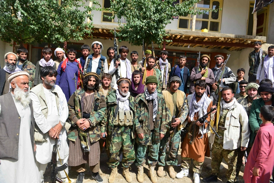 
El movimiento de resistencia afgano y las fuerzas de levantamiento anti-talibanes se reúnen en el distrito de Khenj en la provincia de Panjshir el 31 de agosto de 2021. Foto Afp