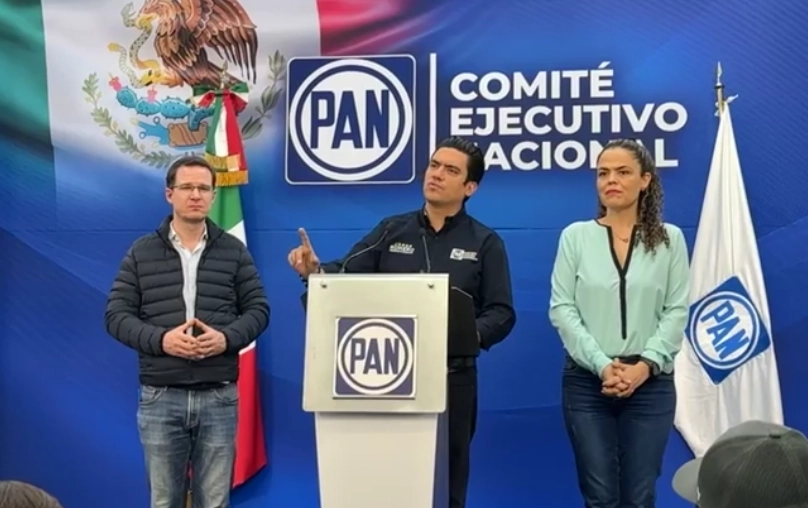 El dirigente nacional del PAN, Jorge Herrera (c) durante conferencia de prensa. Fotograma tomado del video publicado en 