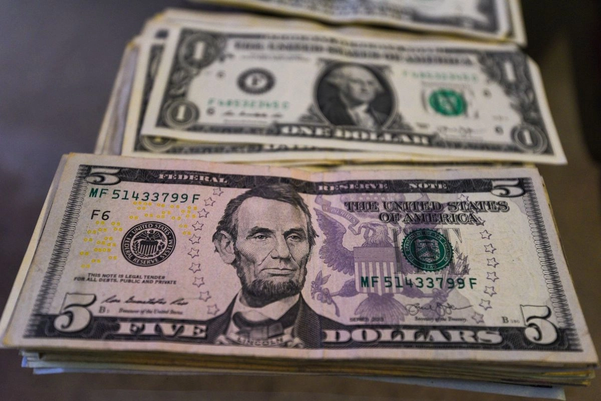 El presidente de EU reconoció que no da una buena imagen presionar por un dólar más débil y señaló que es bueno psicológicamente tener un dólar fuerte. Foto 