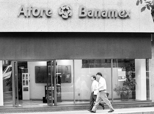 El organismo indicó que la tendencia mundial en los sistemas de pensiones va hacia revertir la privatización. Foto Guillermo Sologuren
