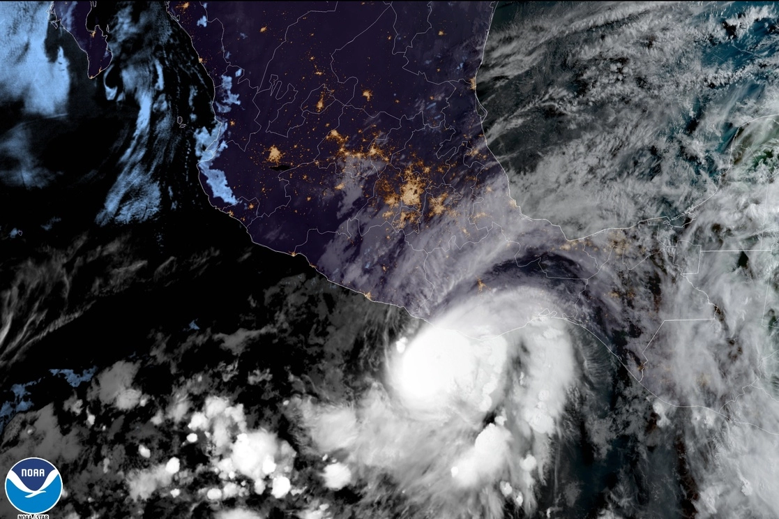 El SMN indicó que las precipitaciones podrían generar deslaves, incremento en los niveles de ríos y arroyos, y desbordamientos e inundaciones en zonas bajas. Foto Ap
