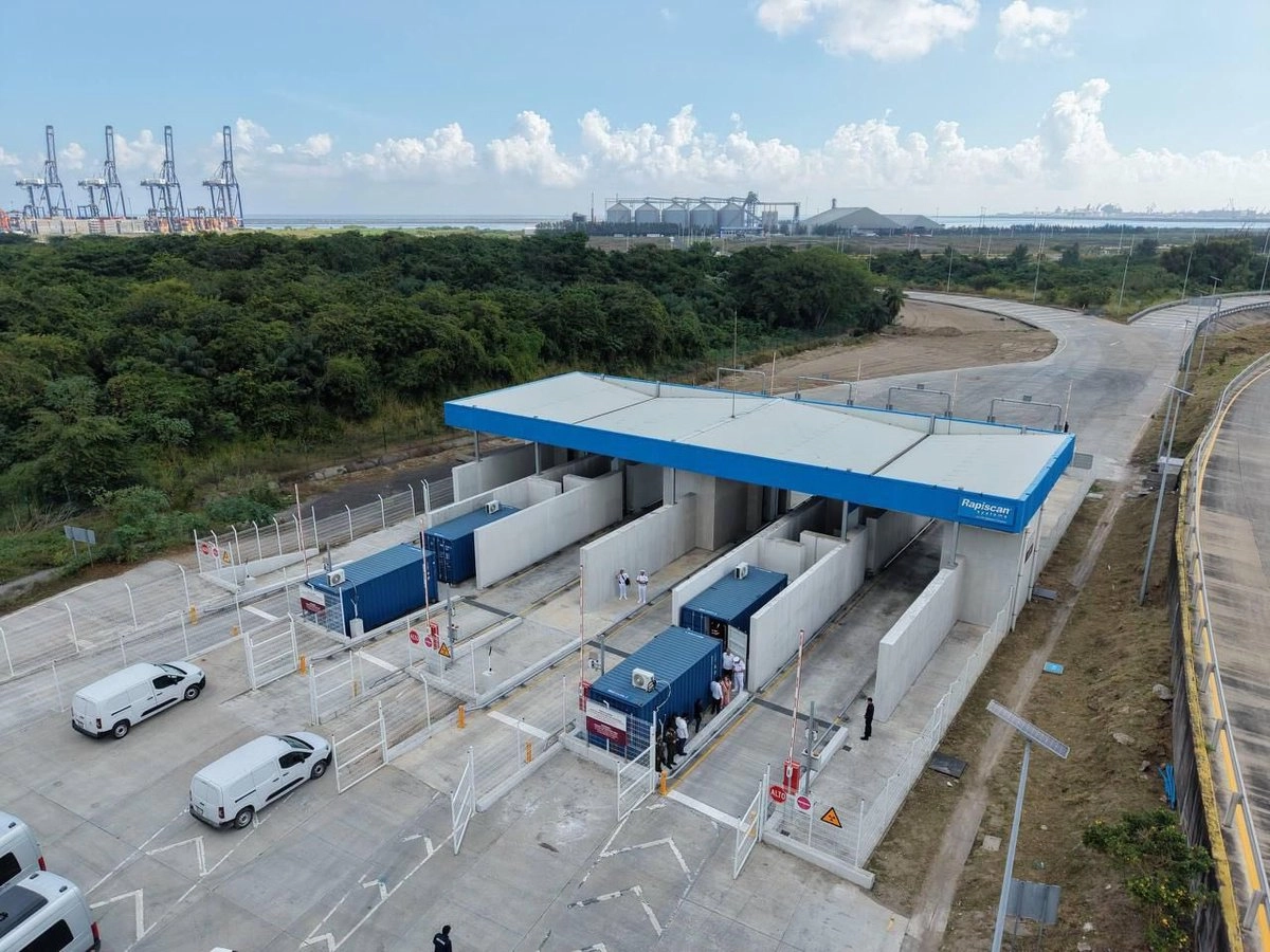 La Agencia Nacional de Aduanas de México y la UTNL firmaron un convenio para que egresador se incorporen de manera directa al trabajo en las aduanas del país. Foto 