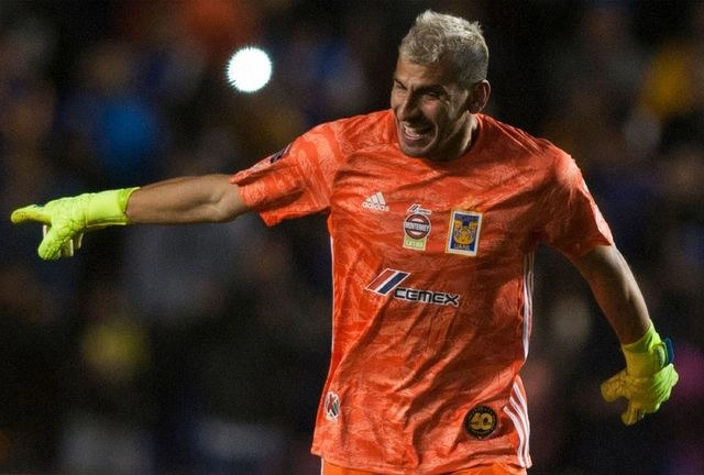 El arquero de Tigres, Nahuel Guzmán festeja su anotación durante el encuentro. Foto Afp