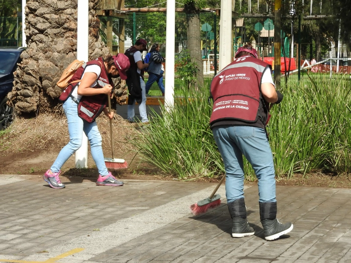 Los trabajadores en Ciudad Deportiva Magdalena Mixhuca contarán con una jornada de trabajo reducida a cinco horas, y el inicio de actividades desde las 7 de la mañana. Foto La Jornada