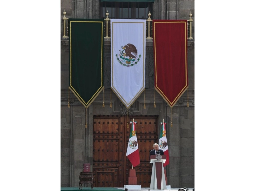 El presidente López Obrador ofrece su sexto informe de gobierno en el Zócalo capitalino, el 1 de septiembre de 2024. Foto Marco Peláez

