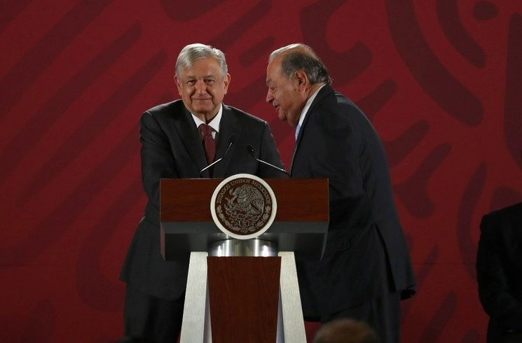 El presidente Andrés Manuel López Obrador celebró que el empresario Carlos Slim haya salido en defensa de la institución y la investidura presidencial, frente a la campaña de ataques orquestados en su contra. Foto Yazmín Ortega Cortés / Archivo