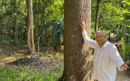 El presidente López Obrador, en u pequeño video en el que agradeció los buenos deseos con motivo de su cumpleaños. Imagen tomada de https://twitter.com/lopezobrador_