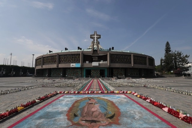 Aspectos de la Basílica de Guadalupe, el Día de la Virgen. Foto Yazmín Ortega Cortés
