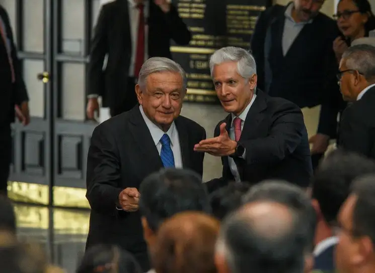 El gobernador presentó su sexto y último Informe, en el cual el Presidente fue invitado especial. Al acto no asistieron la mayoría de legisladores locales priístas, quienes se alinearon a la directriz del dirigente del tricolor, Alejandro Moreno. Foto Cuartoscuro