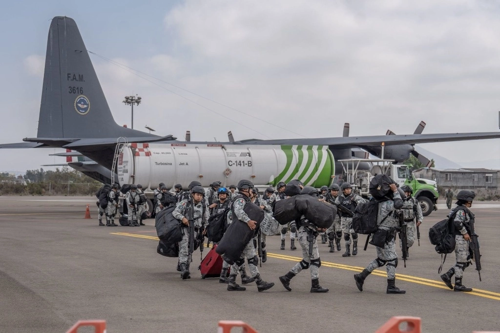 Alrededor de 500 militares llegaron ayer a Tijuana como parte del operativo "Frontera Norte", un acuerdo entre México y Estados Unidos. Foto Cuartoscuro 
