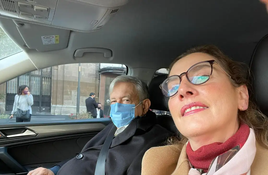 Beatriz Gutiérrez Müller agradeció las muestras de apoyo y los buenos deseos para el presidente Andrés Manuel López Obrador, su esposo, con quien llegó esta mañana a Palacio Nacional, en la Ciudad de México. Foto tomada de www.facebook.com/BGutierrezMuller