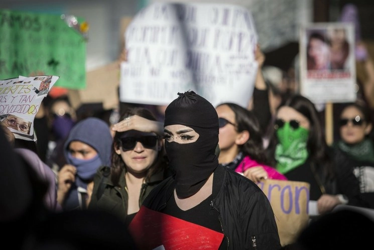 Durante la marcha contra la violencia de género, ayer en Tijuana. Foto Cuartoscuro