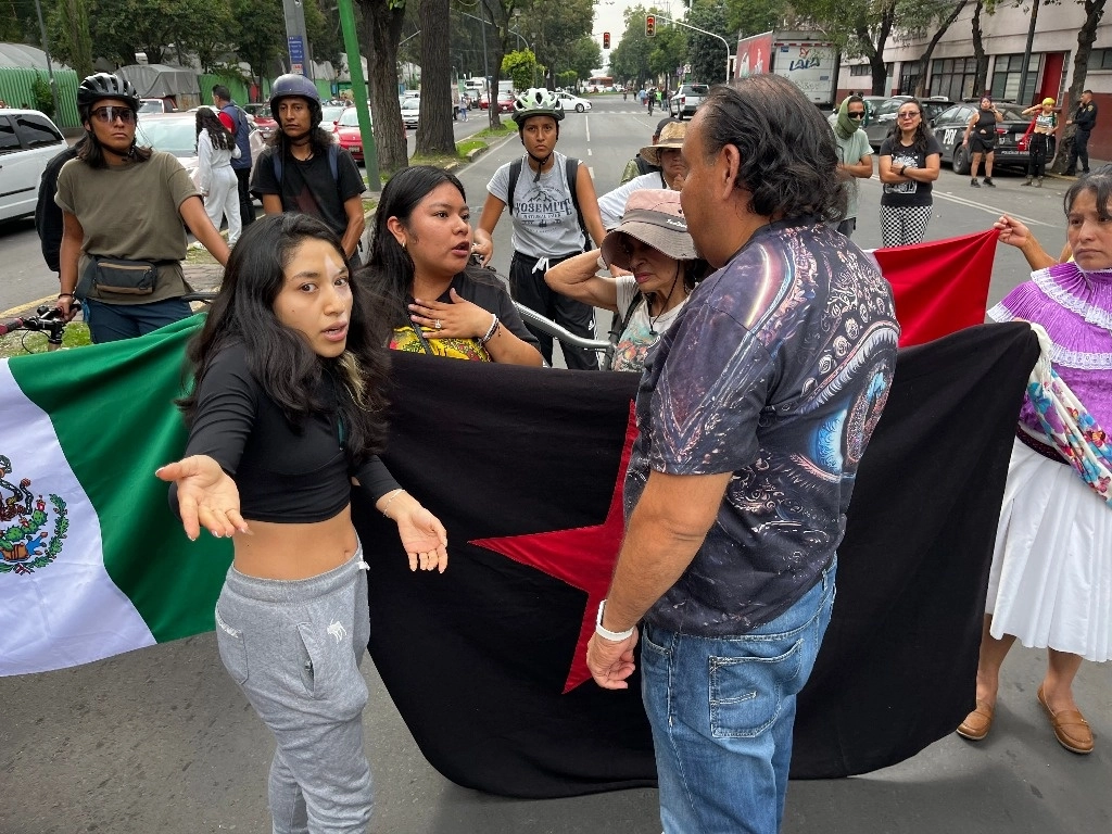 La agresión ocurrió fuera de las oficinas de la alcaldía, en el contexto de una jornada de protestas en contra de la criminalización de la activista Hortensia Telésforo. Foto Luis Castillo.