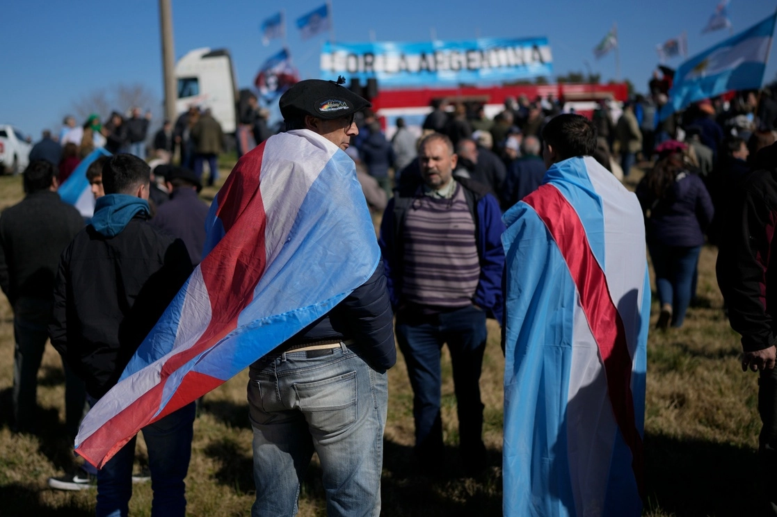 Las principales asociaciones agrícolas de Argentina realizaron una huelga de 24 horas para protestar contra las políticas económicas del gobierno del presidente Alberto Fernández. Foto Ap