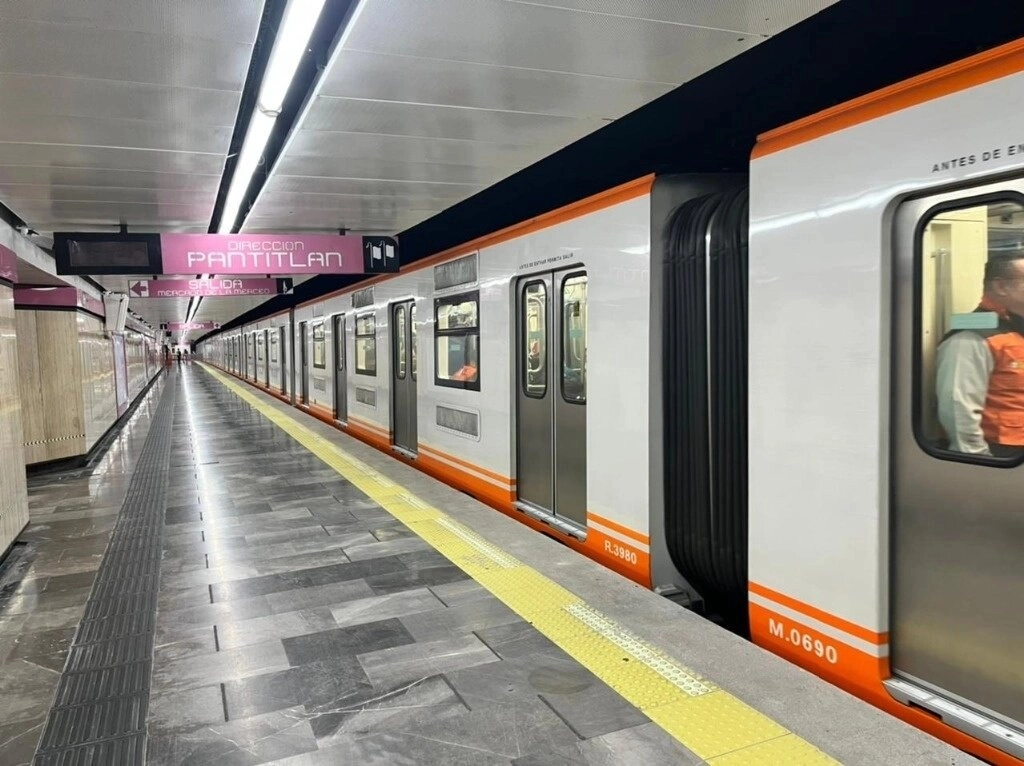 Señalaron que personal del Metro estuvo trabajando con las bombas del STC para sacar el agua lo antes posible. Foto Luis Castillo / Archivo
