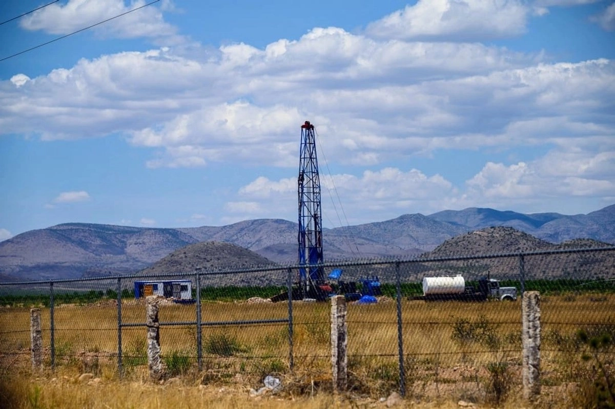 En imagen de archivo, uno de los cientos de pozos perforados en forma ilegal en el municipio de Villa Ahumada, Chihuahua, pese a que está prohibido por una veda que decretó la Comisión Nacional del Agua. Foto