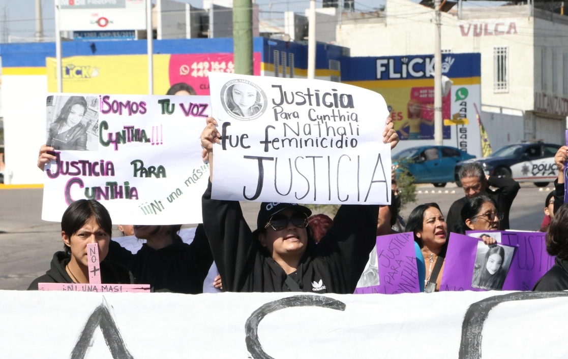 Protesta por muerte de Cynthia Nathali, cuyo cuerpo fue hallado en un lote baldío del fraccionamiento Villas del Puertecito, en la ciudad de Aguascalientes. Foto Claudio Bañuelos 