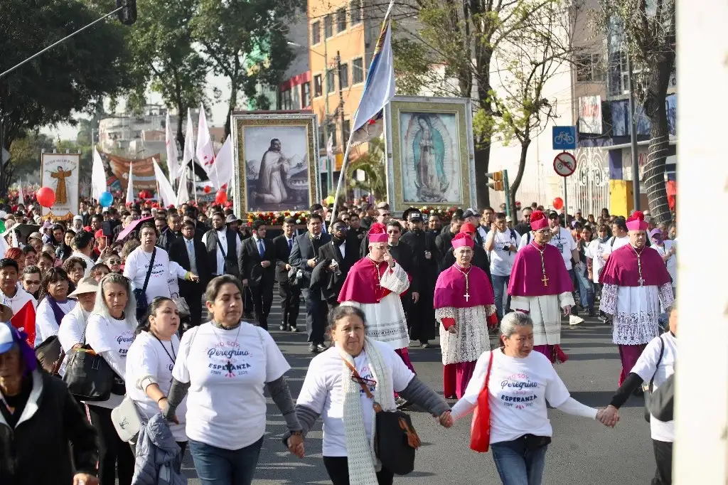 El arzobispo Primado de México, Carlos Aguiar Retes, encabezó la Peregrinación Anual a la Basílica de Guadalupe, en la Ciudad de México, el 18 de enero de 2025. Foto Yazmín Ortega Cortés