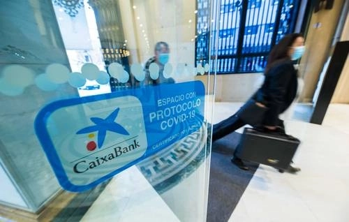Una sucursal del banco CaixaBank en España. Foto @PressBankia