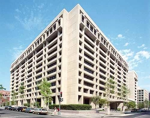 Edificio del Fondo Monetario Internacional en la ciudad de Washington, Estados Unidos. Foto La Jornada / Archivo

